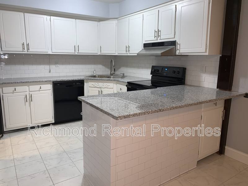 Townhouse for rent at 4 Skipwith Green Circle, Henrico, VA 23294