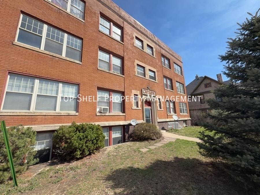 Apartment for rent at 2419 Cottage Grove Ave #8, Des Moines, IA 50311