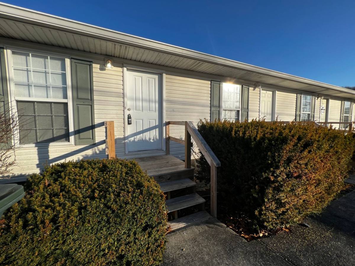 Townhouse for rent at 201 - 203 Bilbrey St, Livingston, TN 38570