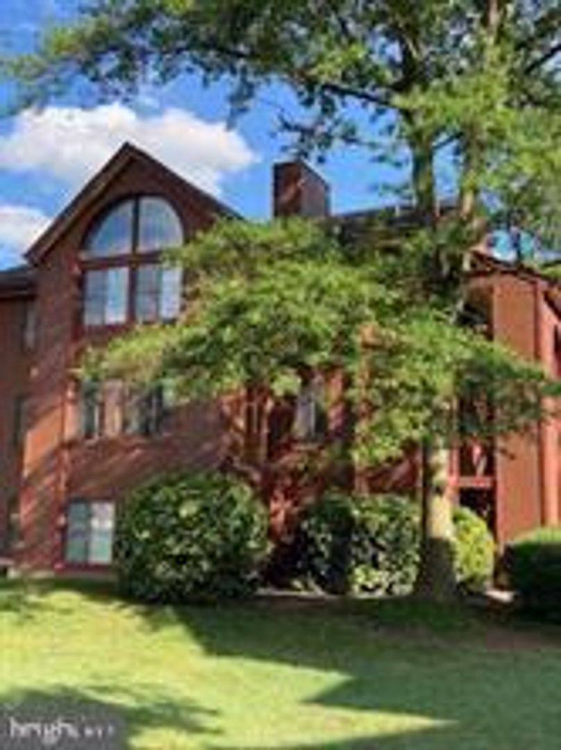 Apartment for rent at 2822 Lee Oaks Place #101, Falls Church, VA 22046