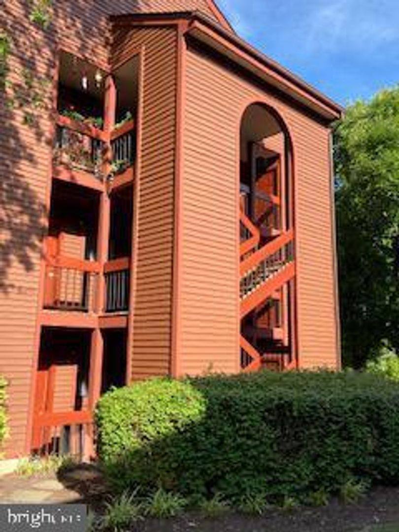 Apartment for rent at 2822 Lee Oaks Place #101, Falls Church, VA 22046