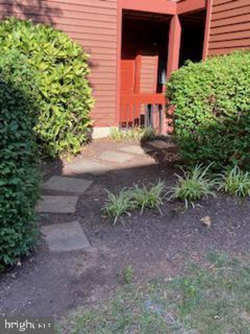 Apartment for rent at 2822 Lee Oaks Place #101, Falls Church, VA 22046