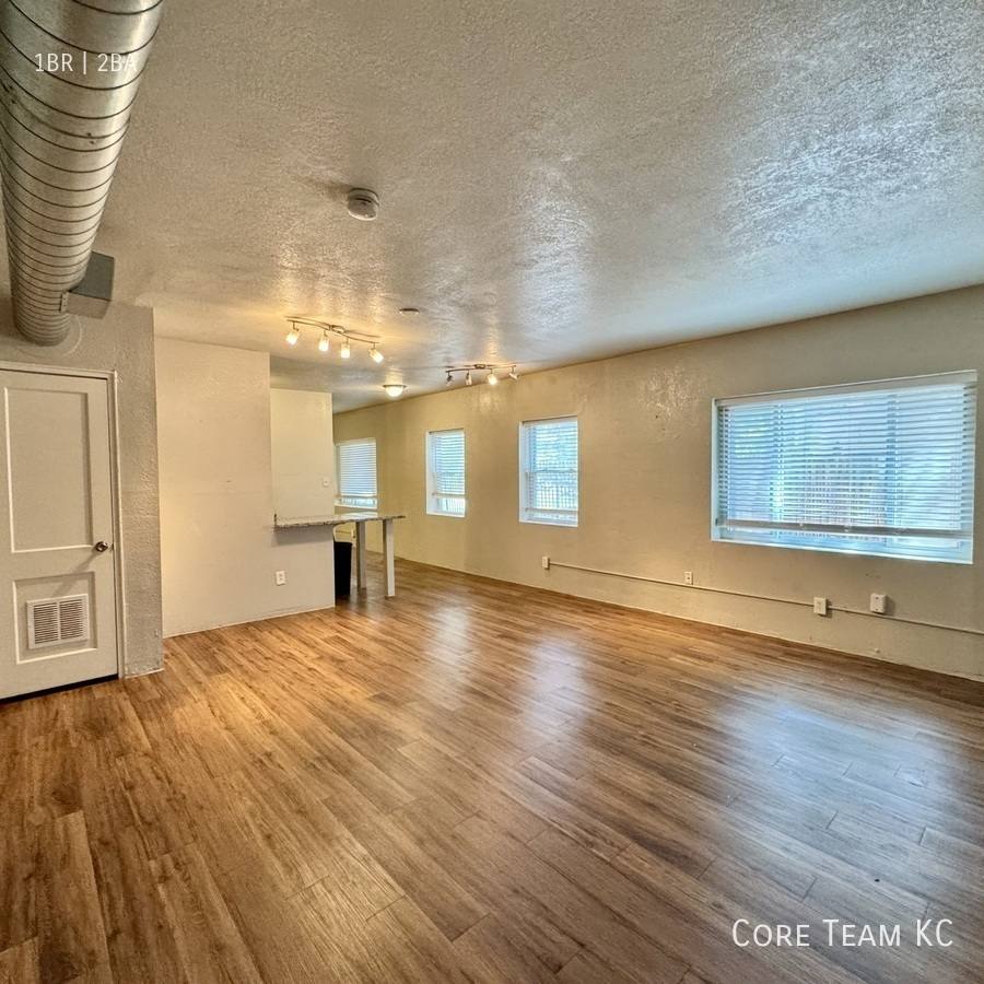 Apartment for rent at 629 E Armour Blvd #1C, Kansas City, MO 64109