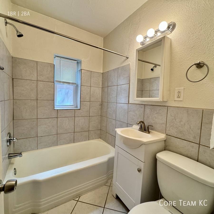 Apartment for rent at 629 E Armour Blvd #1C, Kansas City, MO 64109