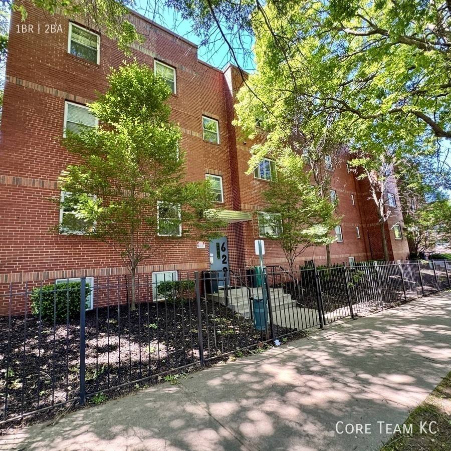 Apartment for rent at 629 E Armour Blvd #1C, Kansas City, MO 64109