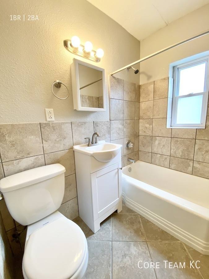 Apartment for rent at 629 E Armour Blvd #1C, Kansas City, MO 64109