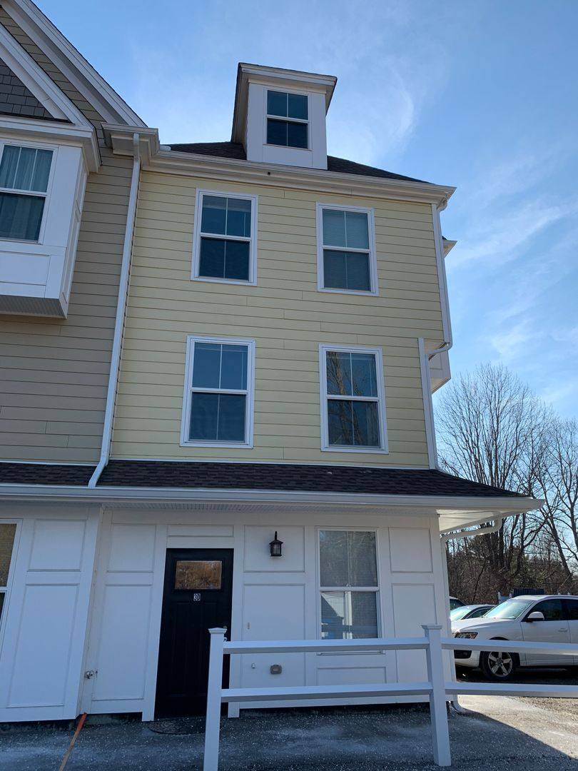 Apartment for rent at 4 US-Route 1 #3D, York, ME 03909