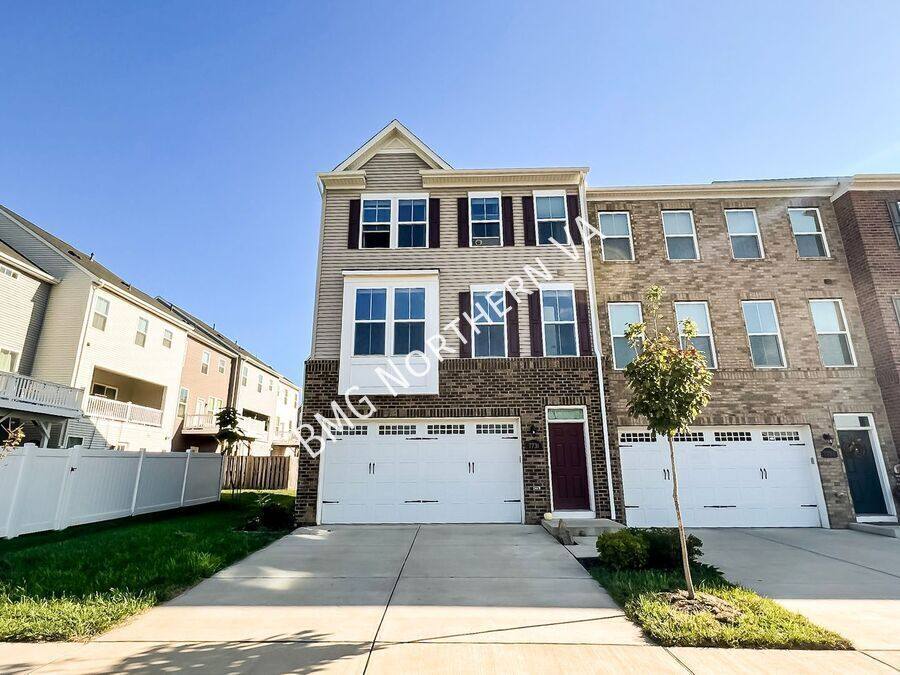 Townhouse for rent at 7731 Blackburn Ridge Dr, Manassas, VA 20109