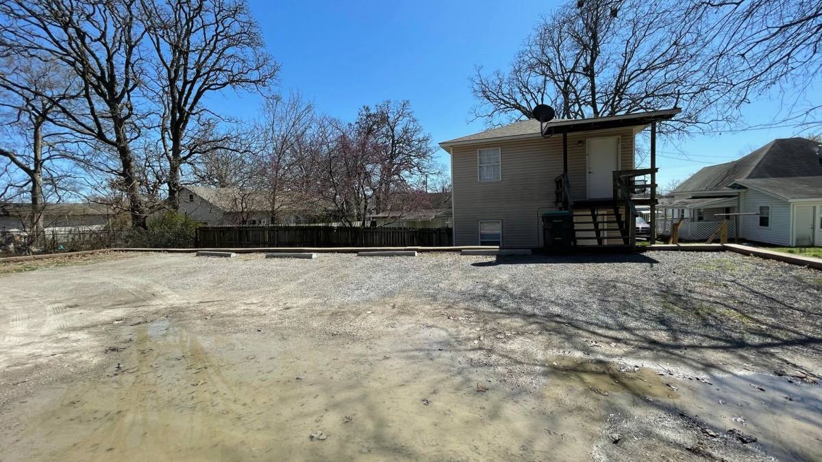 Apartment for rent at 703 Goingsnake St, Tahlequah, OK 74464