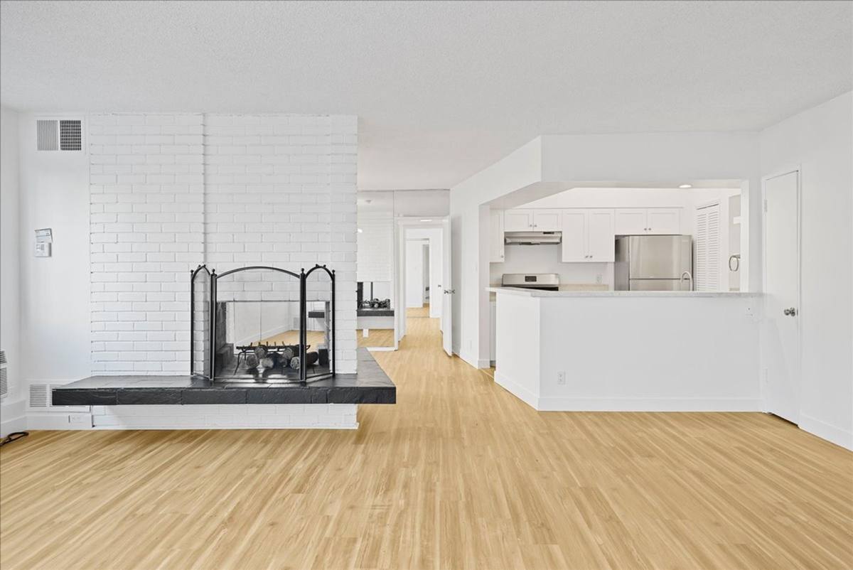 Apartment for rent at 174 N Almont Dr #101, Beverly Hills, CA 90211