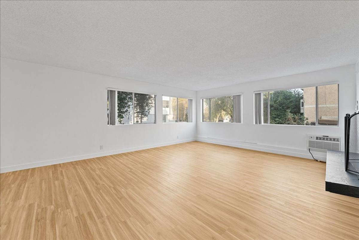 Apartment for rent at 174 N Almont Dr #101, Beverly Hills, CA 90211