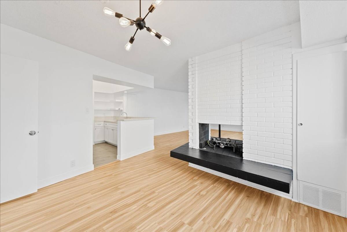 Apartment for rent at 174 N Almont Dr #101, Beverly Hills, CA 90211