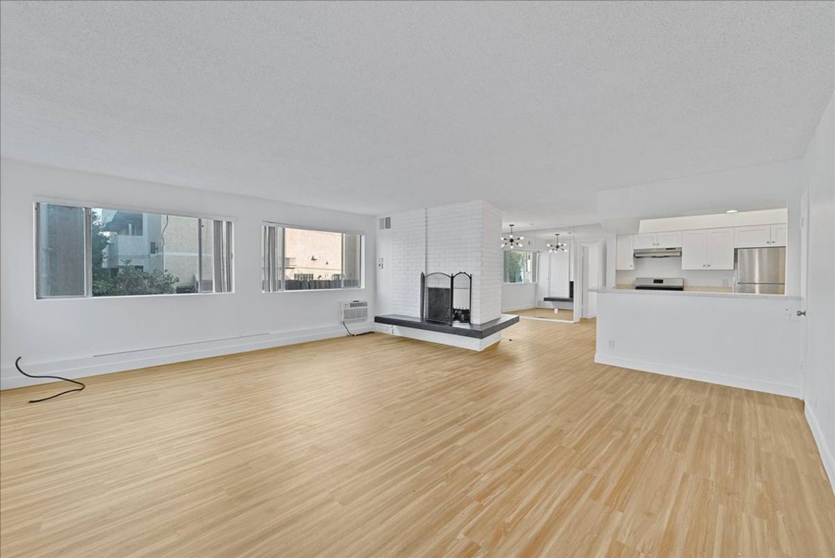Apartment for rent at 174 N Almont Dr #101, Beverly Hills, CA 90211