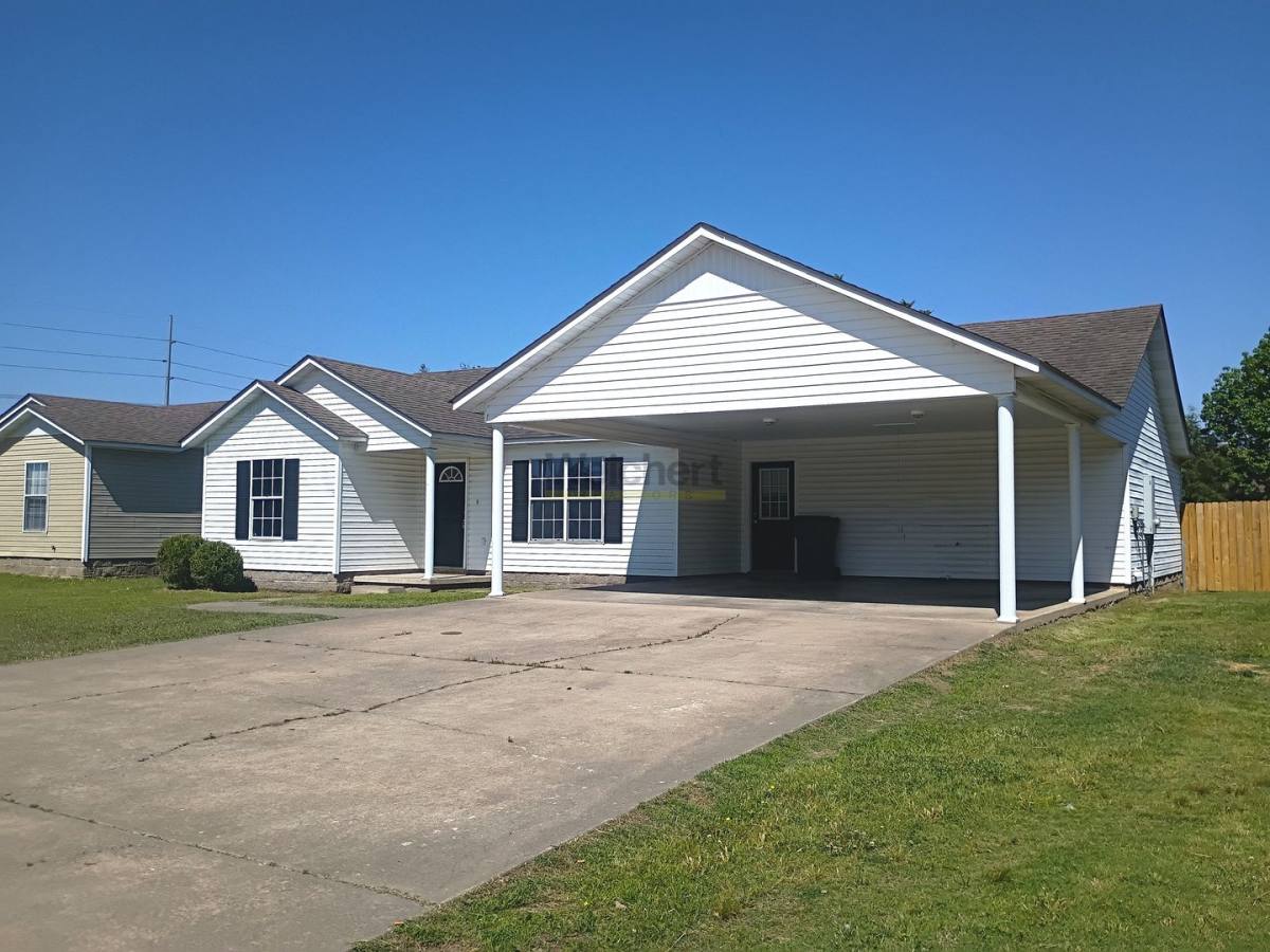 House for rent at 1105 N 35th St, Paragould, AR 72450