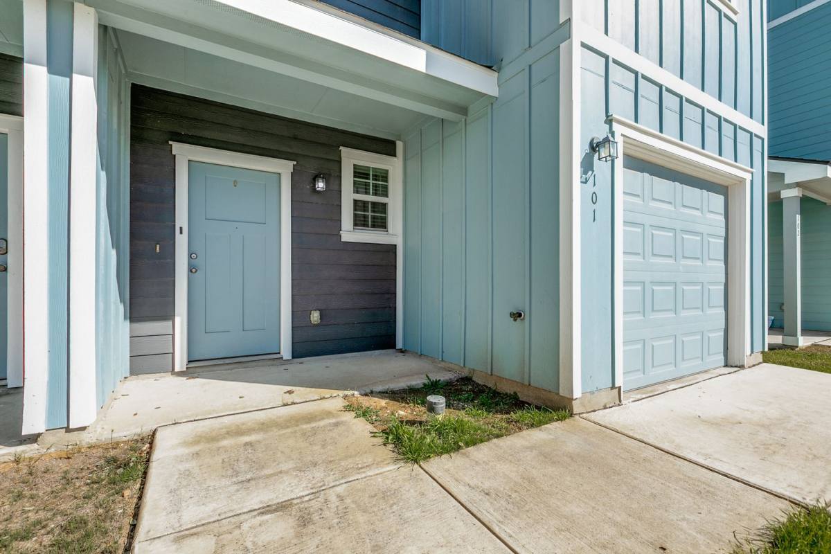 Townhouse for rent at 13330 Rowdy Cove, San Antonio, TX 78249