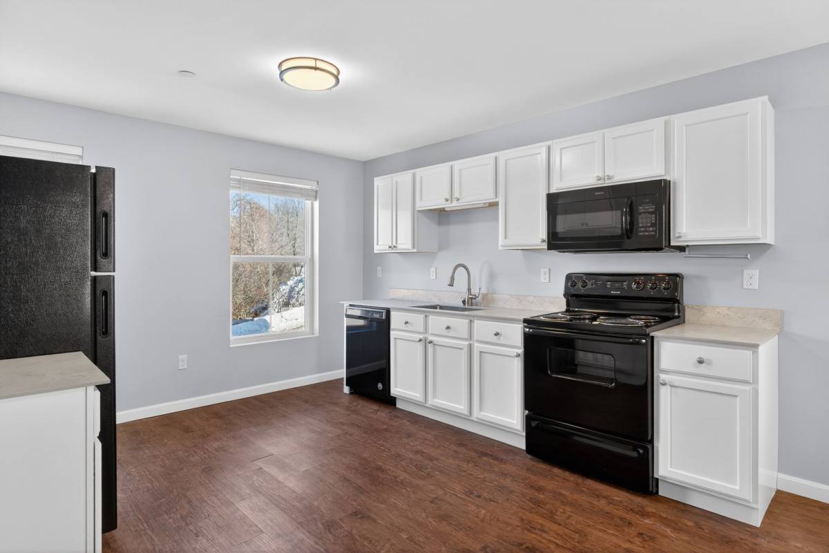 Apartment for rent at 4 US-Route 1 #3A, York, ME 03909