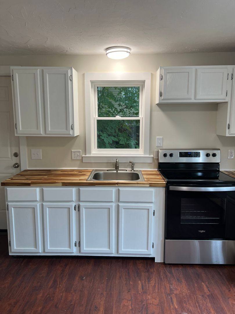 Apartment for rent at 5 Elm St #2, Wolfeboro, NH 03894
