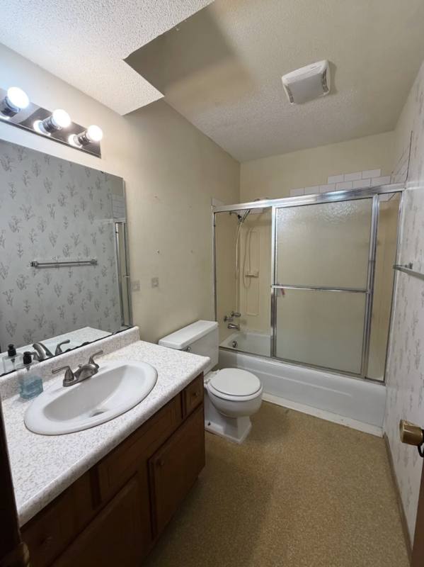 Apartment for rent at 946 Indiana St #1, Lawrence, KS 66044