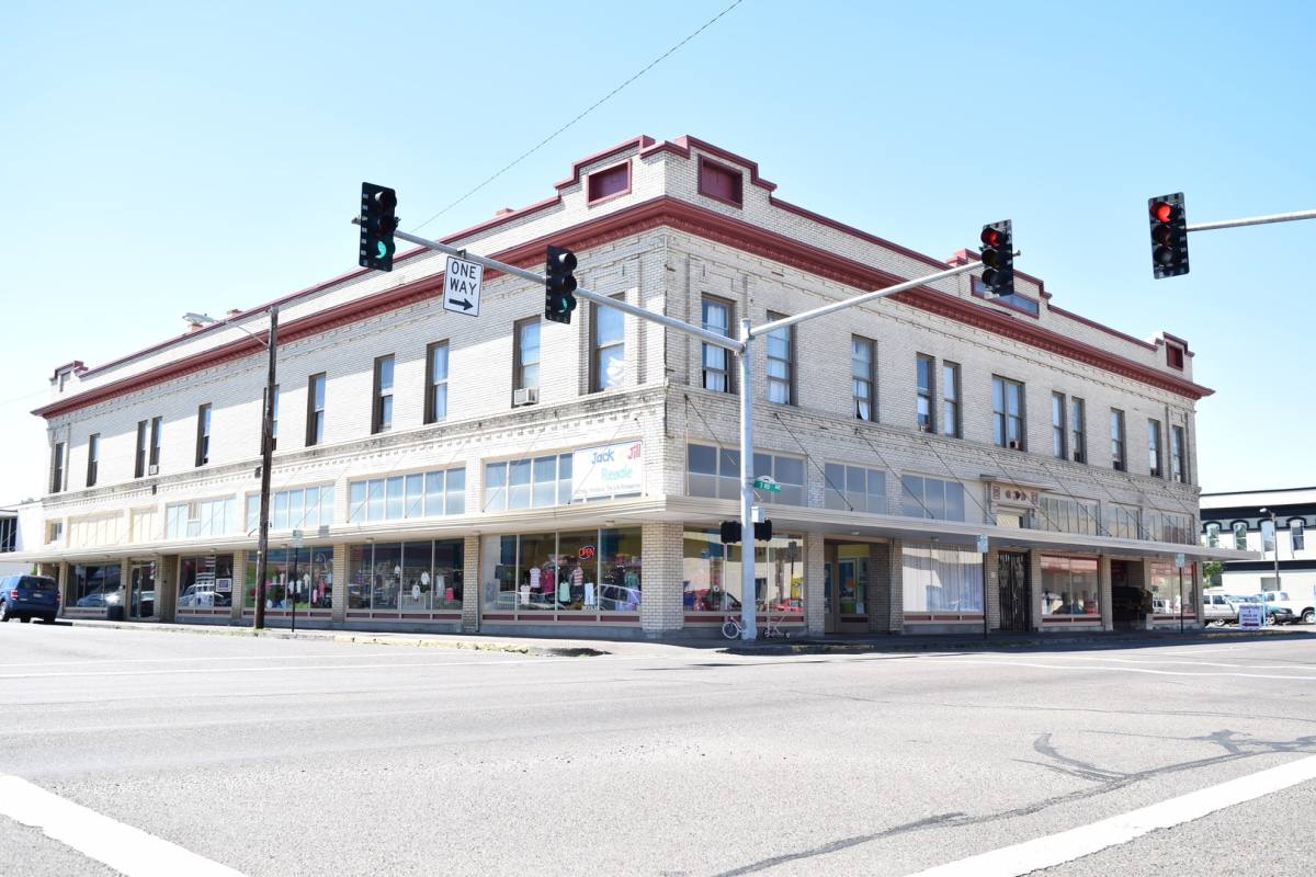 Apartment for rent at 230 SE Lyon St, Albany, OR 97321
