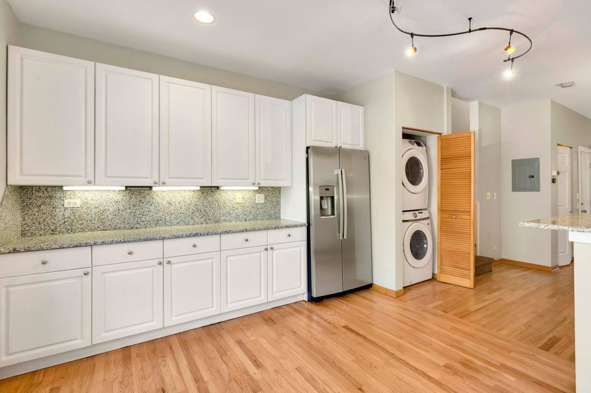 Townhouse for rent at 1812 S Dearborn St #12, Chicago, IL 60616