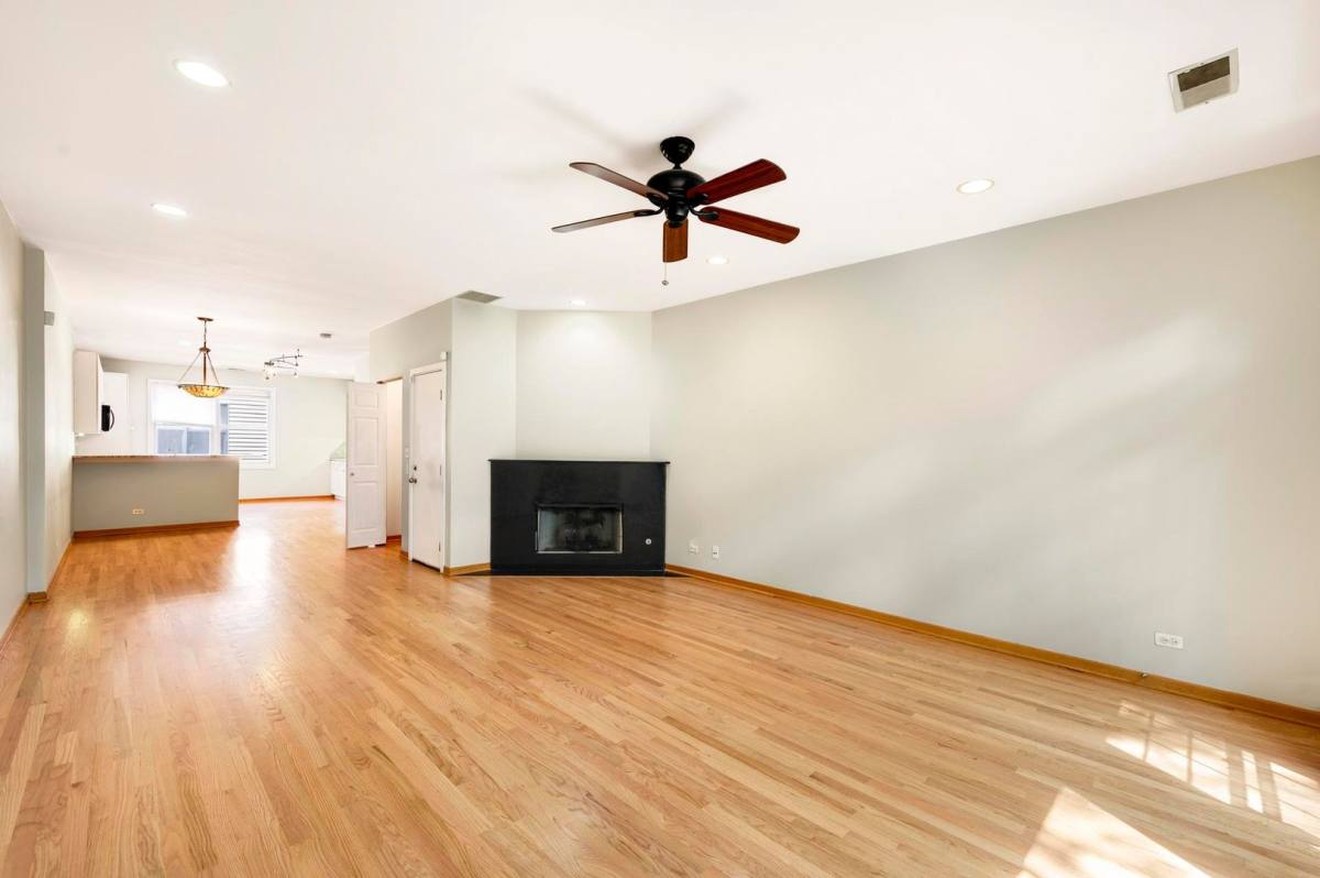 Townhouse for rent at 1812 S Dearborn St #12, Chicago, IL 60616
