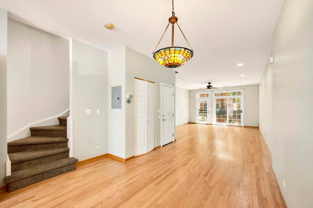 Townhouse for rent at 1812 S Dearborn St #12, Chicago, IL 60616