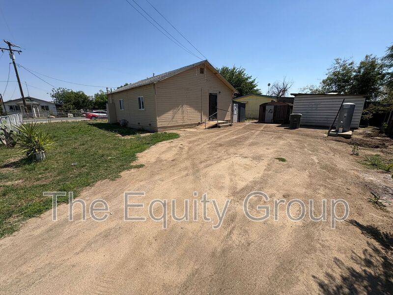 Apartment for rent at 10596 Lewis Dr #B, Dinuba, CA 93618