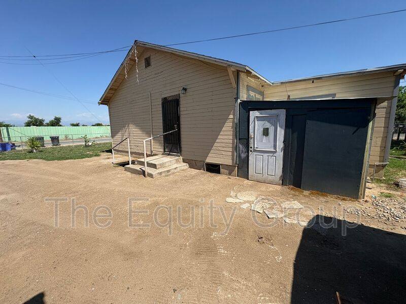 Apartment for rent at 10596 Lewis Dr #B, Dinuba, CA 93618