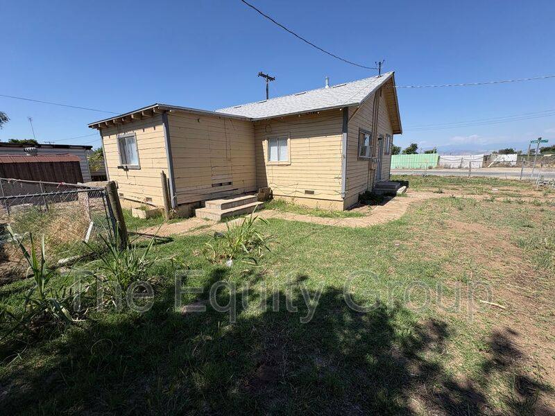 Apartment for rent at 10596 Lewis Dr #B, Dinuba, CA 93618