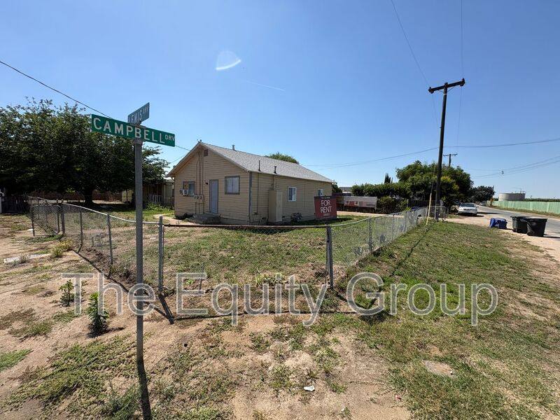 Apartment for rent at 10596 Lewis Dr #B, Dinuba, CA 93618