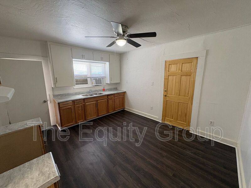 Apartment for rent at 10596 Lewis Dr #B, Dinuba, CA 93618
