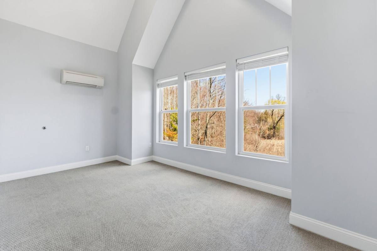 Apartment for rent at 4 US-Route 1 #3C, York, ME 03909