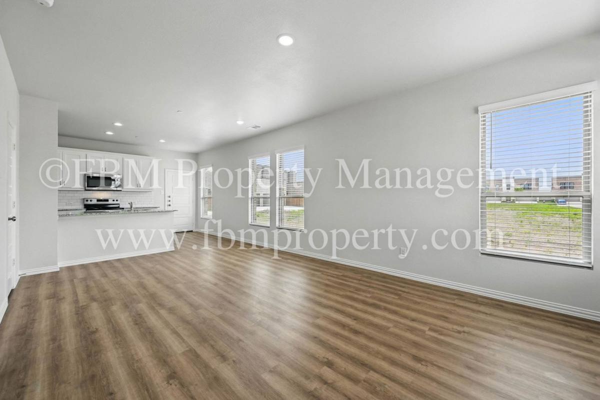 Townhouse for rent at 2121 Luna Dr, Waxahachie, TX 75165