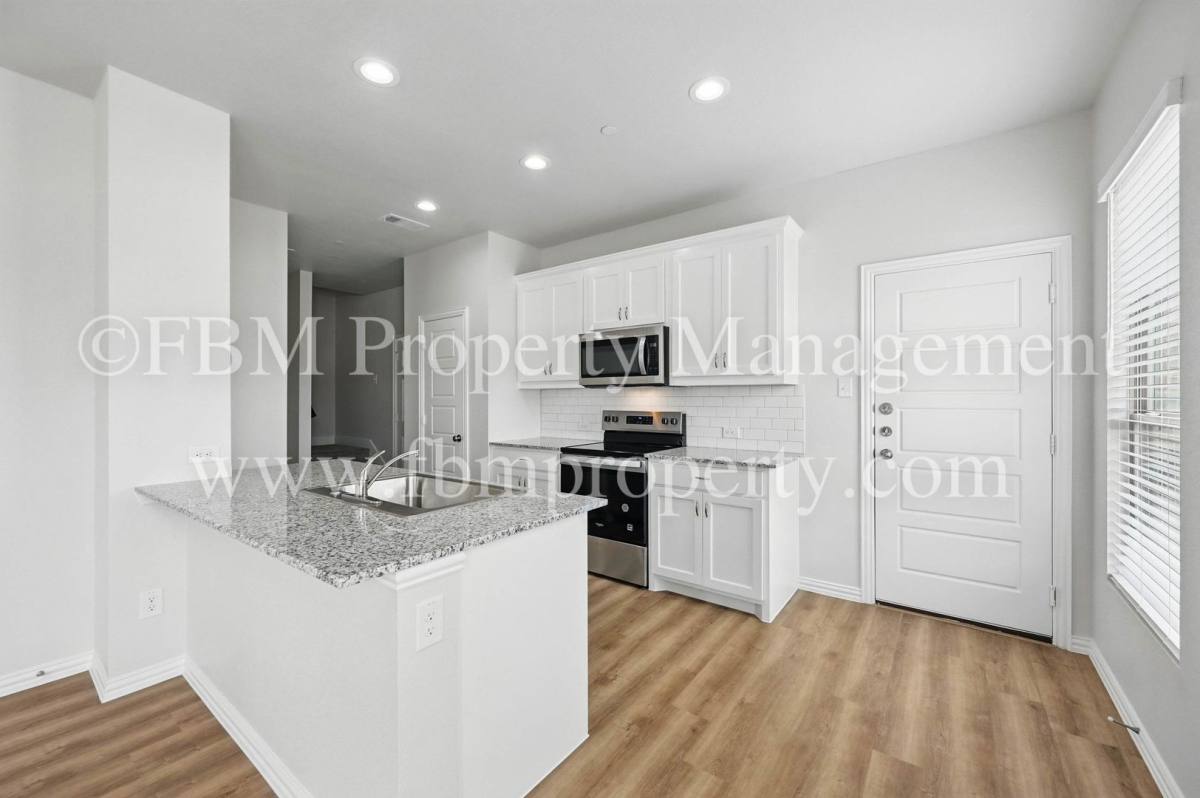 Townhouse for rent at 2121 Luna Dr, Waxahachie, TX 75165