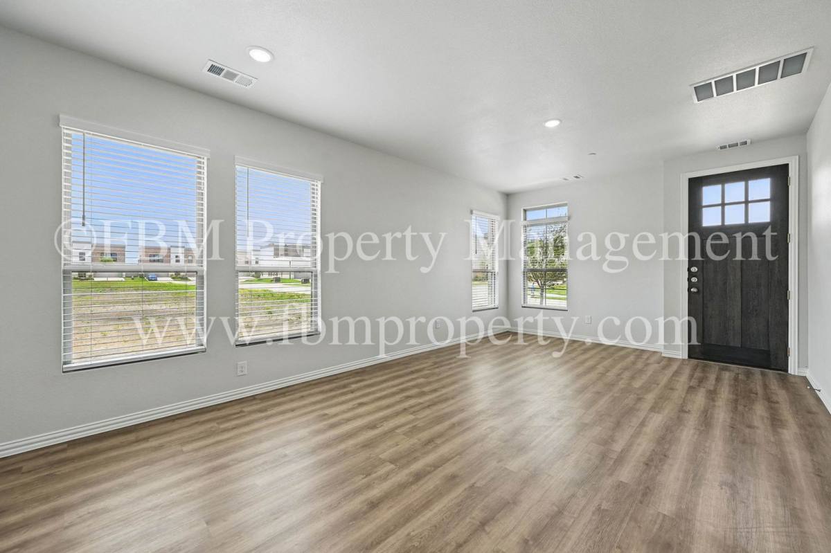Townhouse for rent at 2121 Luna Dr, Waxahachie, TX 75165