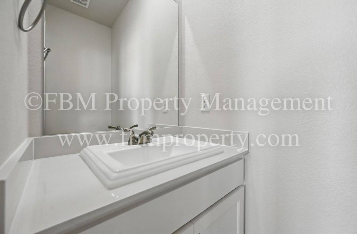 Townhouse for rent at 2121 Luna Dr, Waxahachie, TX 75165