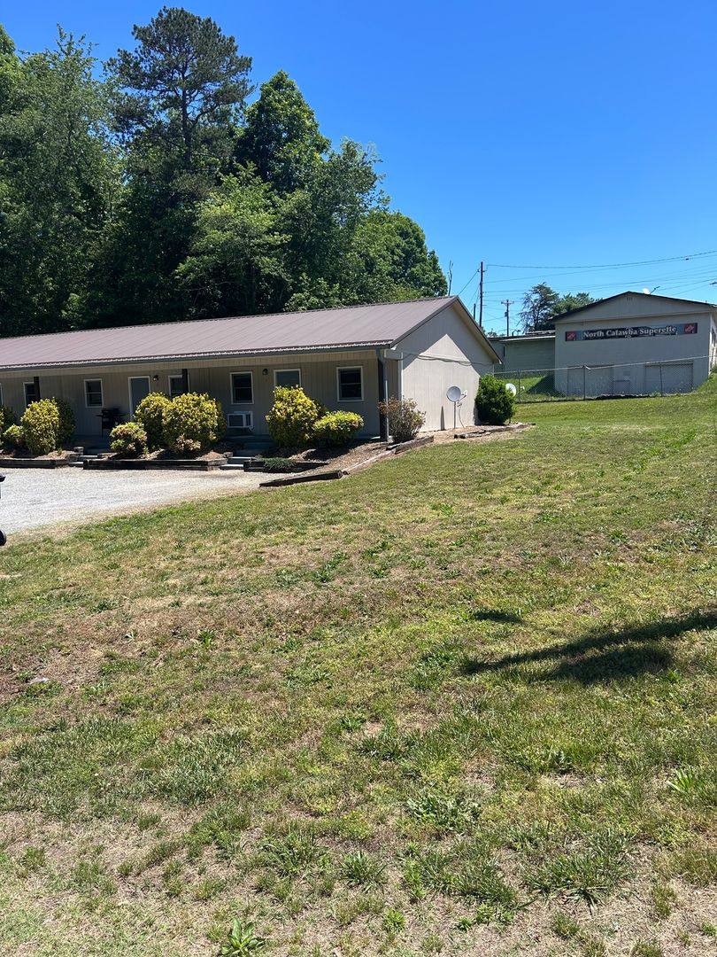 Apartment for rent at 4274 Smokey Creek Rd, Lenoir, NC 28645