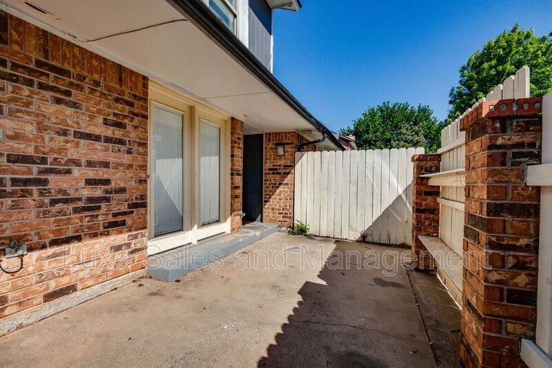 Townhouse for rent at 13813 Fairhill Ave, Edmond, OK 73003