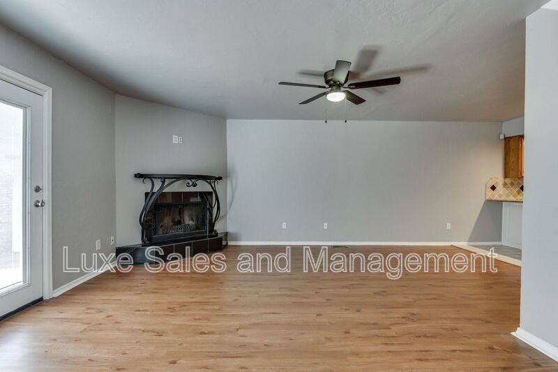 Townhouse for rent at 13813 Fairhill Ave, Edmond, OK 73003