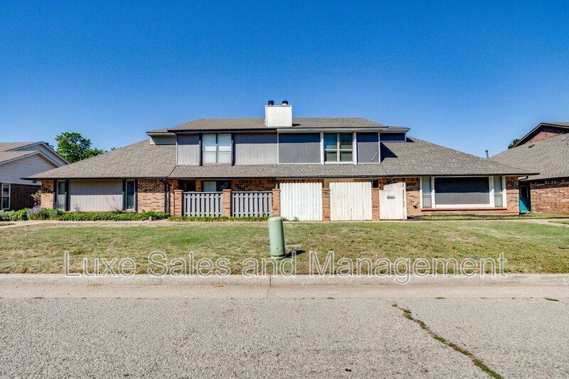 Townhouse for rent at 13813 Fairhill Ave, Edmond, OK 73003