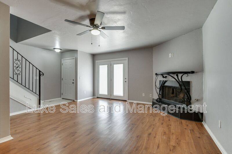 Townhouse for rent at 13813 Fairhill Ave, Edmond, OK 73003