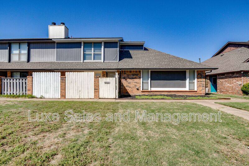 Townhouse for rent at 13813 Fairhill Ave, Edmond, OK 73003