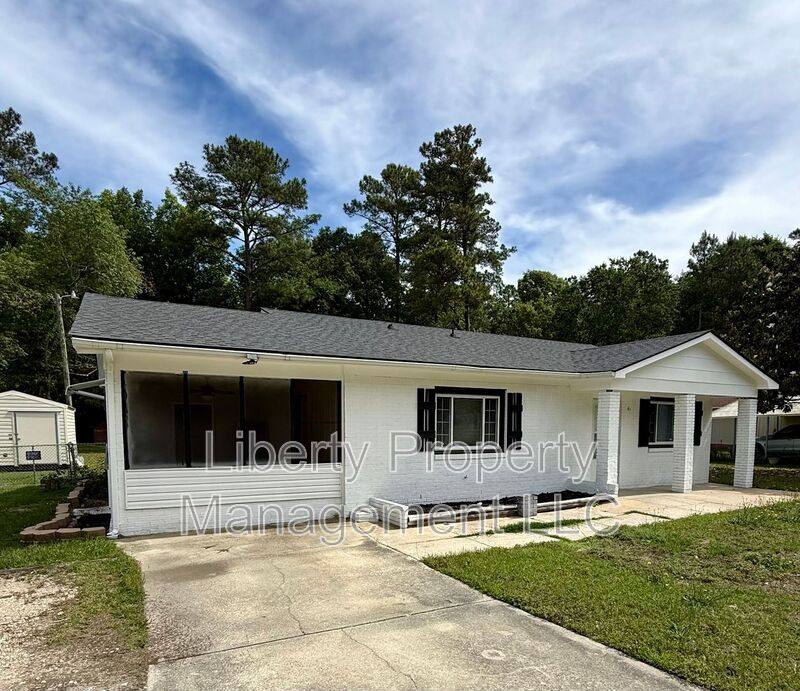 House for rent at 1725 Sand Hill Rd, Hope Mills, NC 28348