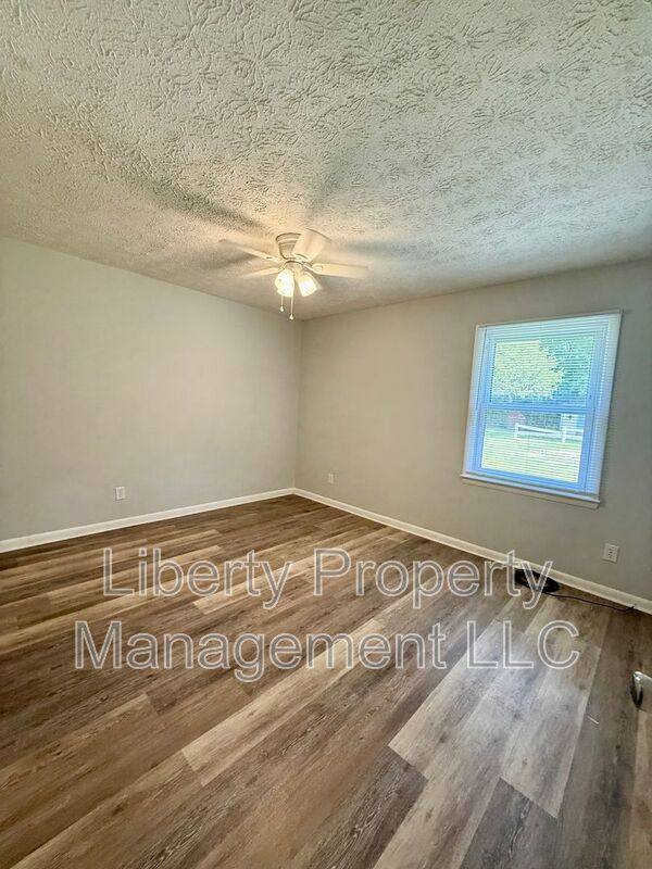 House for rent at 1725 Sand Hill Rd, Hope Mills, NC 28348