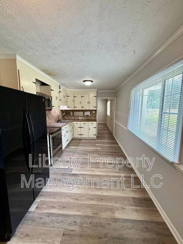 House for rent at 1725 Sand Hill Rd, Hope Mills, NC 28348
