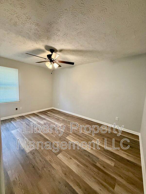 House for rent at 1725 Sand Hill Rd, Hope Mills, NC 28348