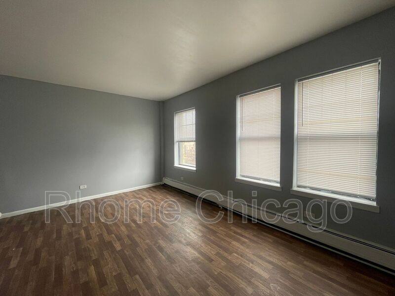 Apartment for rent at 6938 S Clyde Ave #213, Chicago, IL 60649