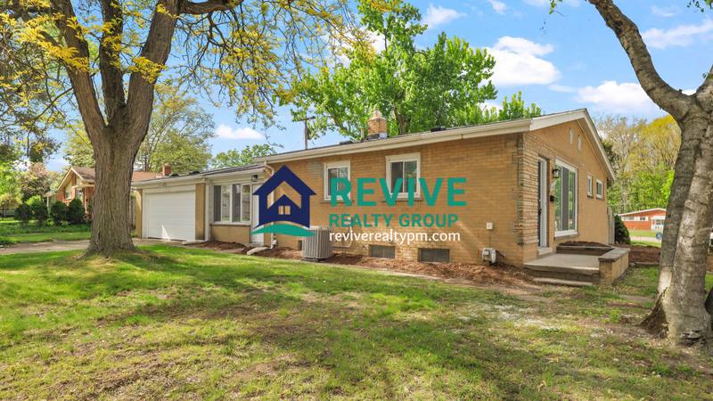 House for rent at 36665 Angeline Circle, Livonia, MI 48150