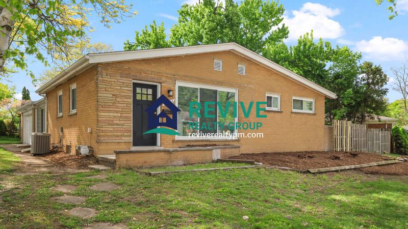 House for rent at 36665 Angeline Circle, Livonia, MI 48150