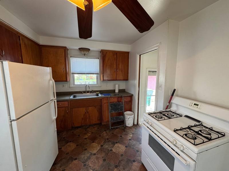 House for rent at 14615 Stephens Rd, Eastpointe, MI 48021